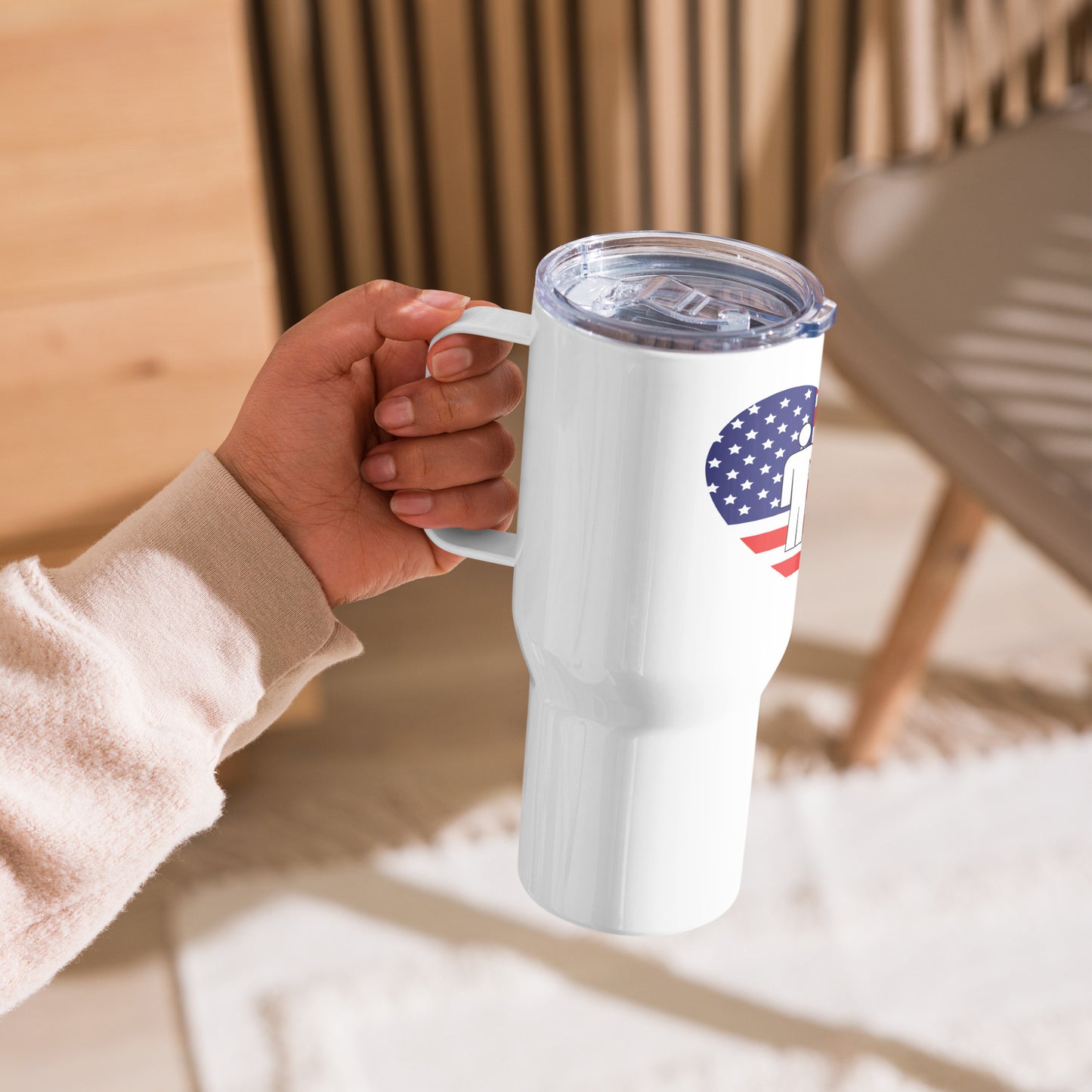 Travel mug with a handle